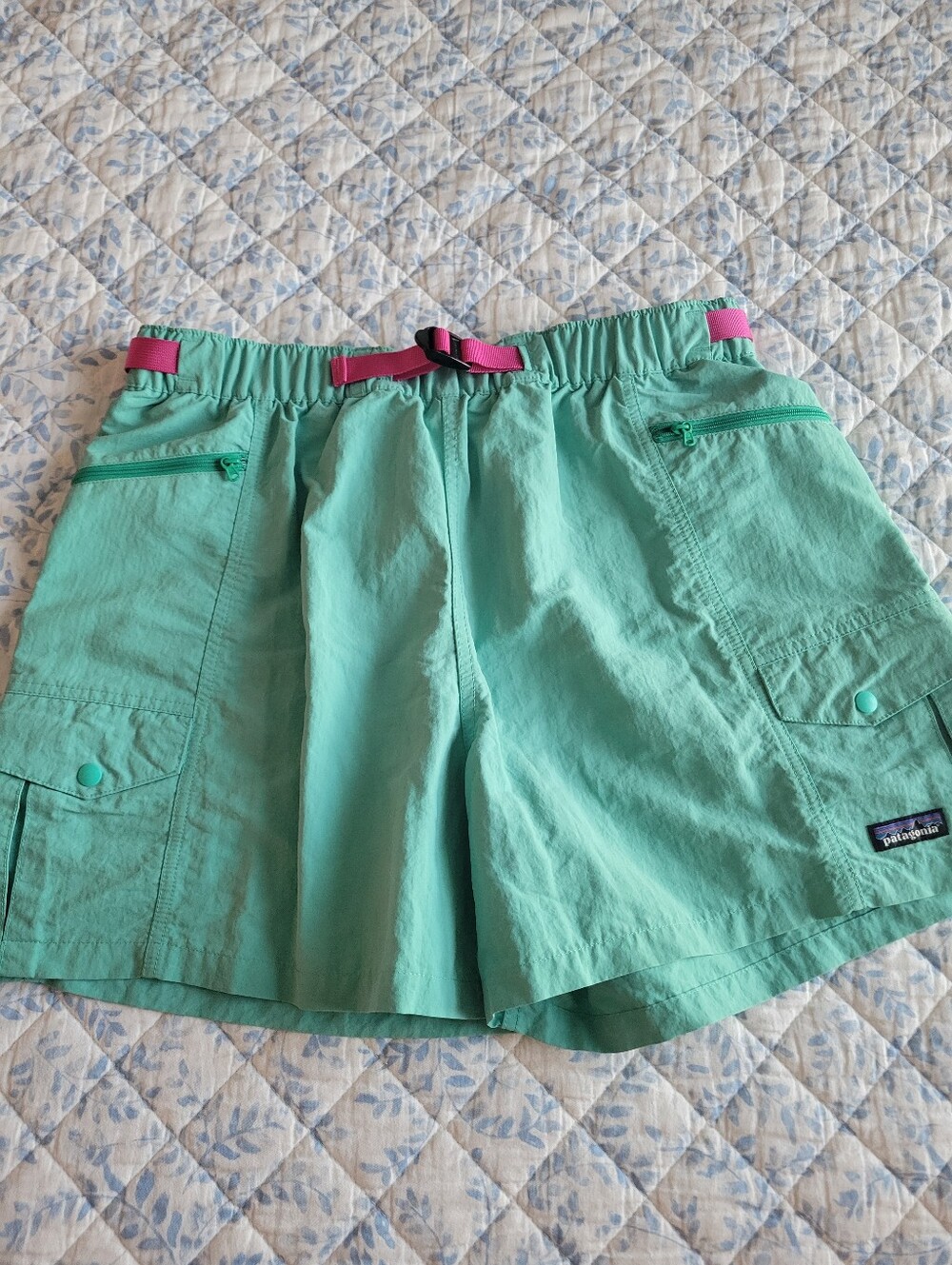 Patagonia women's outdoor everyday cargo shorts with belt
